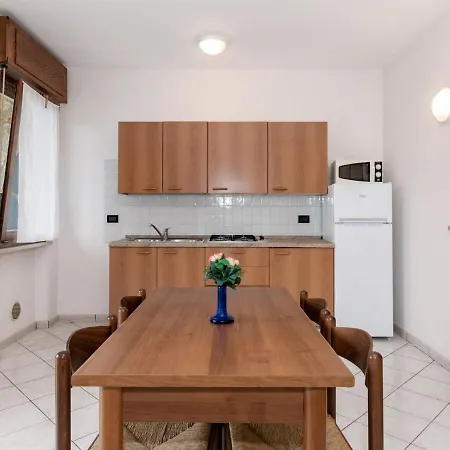 Belvilla By Oyo Near Lazize, With Garden בית נופש *
