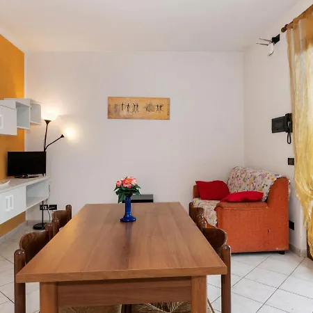 Belvilla By Oyo Near Lazize, With Garden בית נופש *