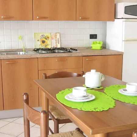 Belvilla By Oyo Near Lazize, With Garden בית נופש *